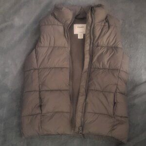 Girl's Old Navy puffer vest  Gray  Size S 6-7